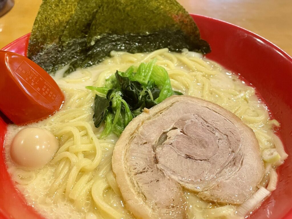 名古屋市昭和区、終日ライスと麺大盛りが無料！ 「横浜家系ラーメン 赤家 いりなか店」は2024年9月末にオープンしたばかりの家系ラーメン店