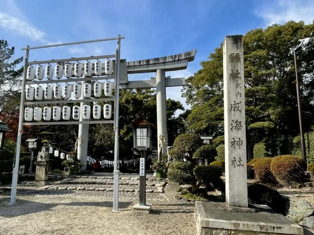 お礼参りと初詣で新年を迎える「成海神社」の初祈祷は元旦の午前0時から。