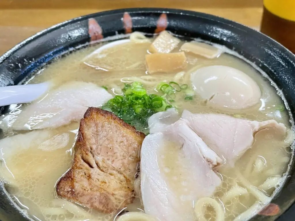 名古屋市緑区姥子山にある「らーめん 千笑」はツルツル麺と鶏チャーシューが絶品。