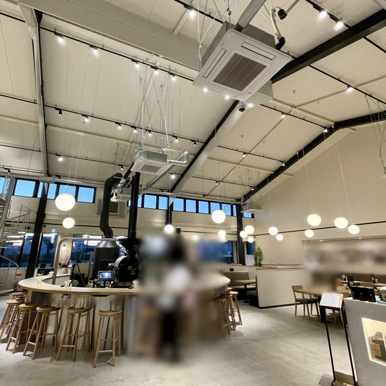 【名古屋市中川区】2025年10月7日(火)にオープンした「カフェヨシノ ロースタリー」は東海最大級の工場型ベーカリーカフェ。