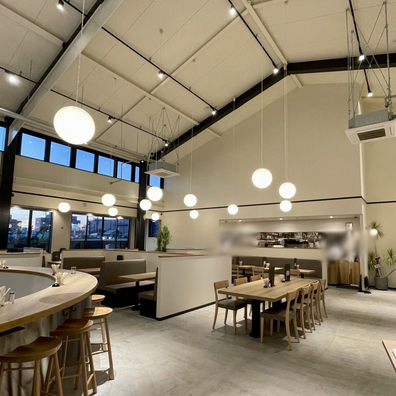 【名古屋市中川区】2025年10月7日(火)にオープンした「カフェヨシノ ロースタリー」は東海最大級の工場型ベーカリーカフェ。
