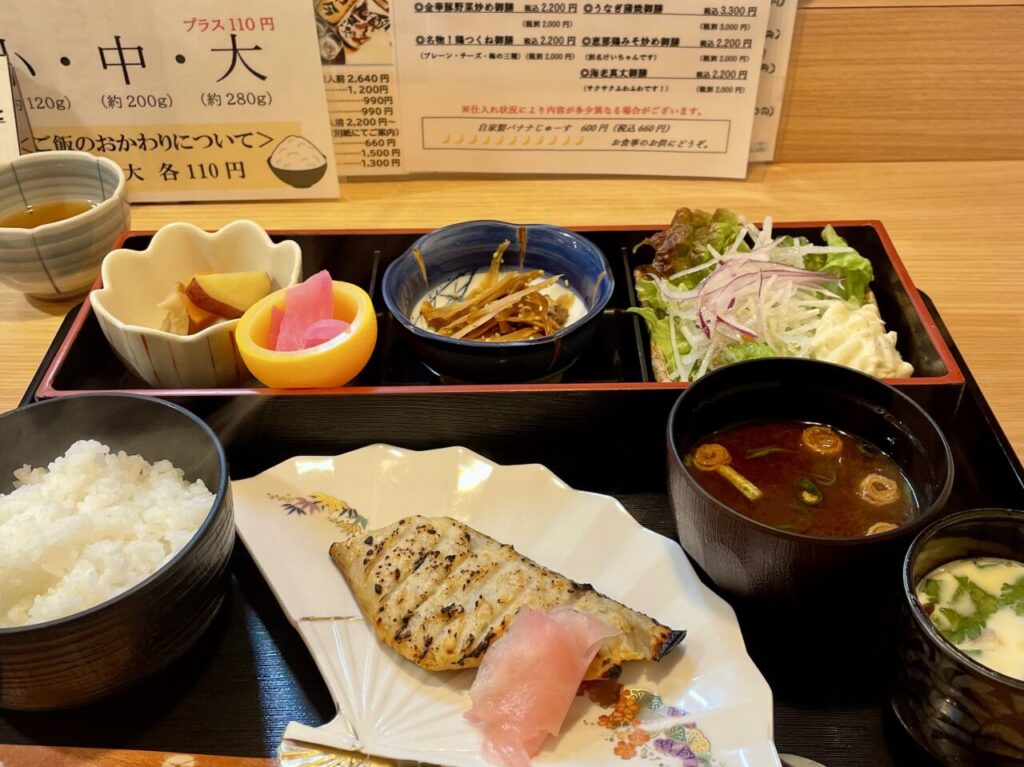 名古屋市名東区、「うたげや 萬蔵」は、メニュー豊富な本格和食ランチを楽しむことができる居酒屋。